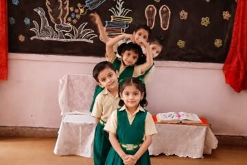 गुरु पूर्णिमा पर महावीर जैन सैकण्डरी स्कूल में गुरु वंदन का आयोजन, विद्यार्थियों ने किया गुरुजनों का सम्मान