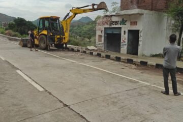 एनएच 162 ई की अवाप्त भूमि में आ रहे अतिक्रमण हटाए