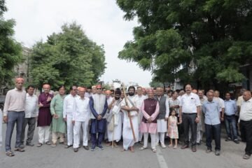 भक्ति और मंगलमय वातावरण के बीच हुआ महाराज का चातुर्मास प्रवेश, श्रद्धालुओं ने किया भव्य स्वागत