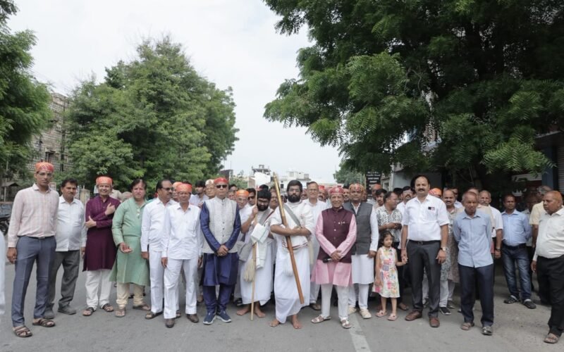 भक्ति और मंगलमय वातावरण के बीच हुआ महाराज का चातुर्मास प्रवेश, श्रद्धालुओं ने किया भव्य स्वागत