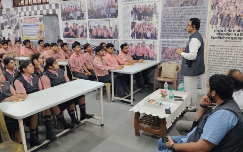 कोर्ट वाली दीदी शिकायत पेटिका के बारे में किया जागरूक