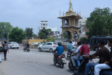 उदयपुर में जिम्मेदारों की उदासीनता से ठोकर चौराहा पर लोग खा रहे ठोकर