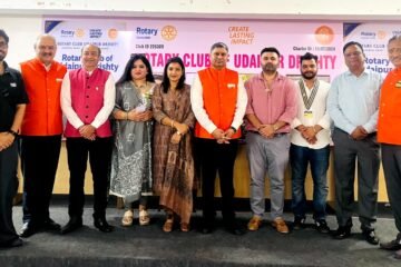 रोटरी क्लब ऑफ उदयपुर दृष्टि की नई टीम ने संभाली कमान, डिस्ट्रिक्ट गवर्नर अरुण बगाड़िया ने दिलाया सेवा का संकल्प