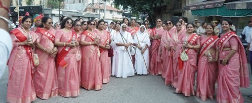 17 वर्ष बाद साध्वी डॉ. विद्युतप्रभा श्रीजी आदि ठाणा-6 का गगनभेदी जयकारों के साथ हुआ मंगल चातुर्मास प्रवेश