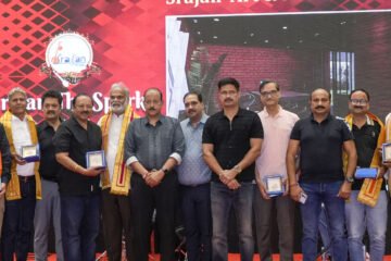 सुरों की संध्या में गूंजे सदाबहार नगमे, 25 लाइफ टाइम ट्रस्टियों के सम्मान से सजा सृजन द स्पार्क का समारोह