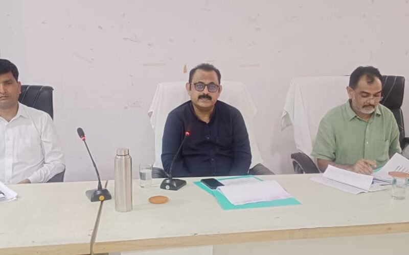 राजसमंद : चिकित्सा अधिकारी राष्ट्रीय कार्यक्रमो की नियमित समीक्षा करें – जिला कलक्टर श्री अरुण कुमार हसीजा