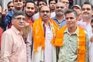 रेलवे पुलिया की ऊंचाई व चौड़ाई बढ़ाने की मांग को रेल मंत्री तक पहुंचाने पर सांसद डॉ. मन्नालाल रावत का बालाजी विहार कॉलोनीवासियों ने जताया आभार