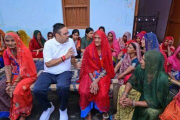 ’मुख्यमंत्री का झाड़ोल के बीड़ा गांव में प्रातः भ्रमण