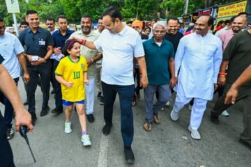 फतहसागर की पाल पर मुख्यमंत्री का सहज अंदाज, आमजन से किया आत्मीय संवाद