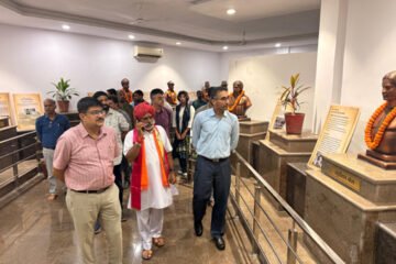 स्वतंत्रता दिवस की पूर्व संध्या पर विधायक-कलेक्टर ने निकाला कैंडल मार्च, शहीदों को किया नमन