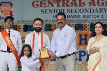 ‘आजादी के रंग, पापा के संग’ कार्यक्रम में हियांशी औदिच्य सेमाल को मिला पहला स्थान