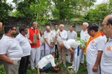 पतंजलि योग परिवार में जड़ी बूटी दिवस मनाया
