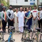 उदयपुर में शहीद परिवारों से मिली 145 लाइट एयर डिफेंस रेजिमेंट की साइकिल टीम