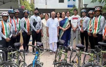 उदयपुर में शहीद परिवारों से मिली 145 लाइट एयर डिफेंस रेजिमेंट की साइकिल टीम