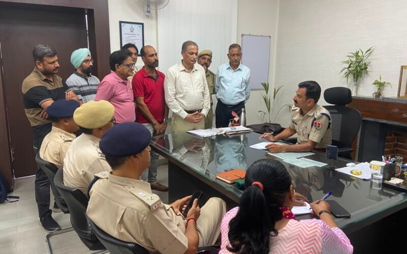 व्यापारी के घर लाखों की चोरी से आक्रोश, टिम्बर एंड प्लाईवुड मर्चेंट वेलफेयर सोसायटी ने पुलिस से की त्वरित कार्रवाई की मांग