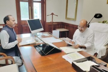 कलाल जाति के सदस्यों को केन्द्रीय ओबीसी प्रमाण पत्र नहीं मिलने को लेकर सांसद डॉ रावत ने केंद्रीय मंत्री वीरेंद्र सिंह से की मुलाकात