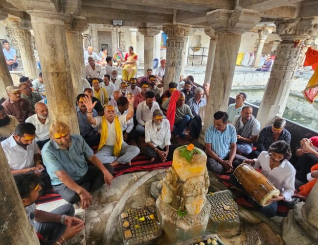 महादेव के भजनों से गूंजा गंगोद्भव परिसर, भक्तिरस में डूबे श्रद्धालु