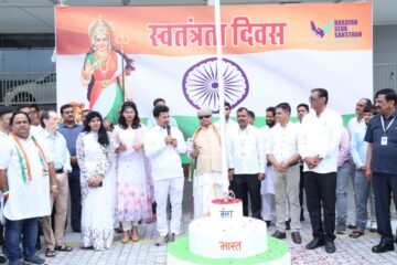 नारायण सेवा संस्थान के परिसरों में हुआ ध्वजारोहण