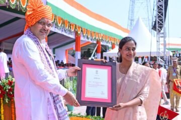 स्वाधीनता दिवस पर उदयपुर की पर्वतारोही मनस्वी अग्रवाल बीकानेर में राज्य स्तर पर सम्मानित