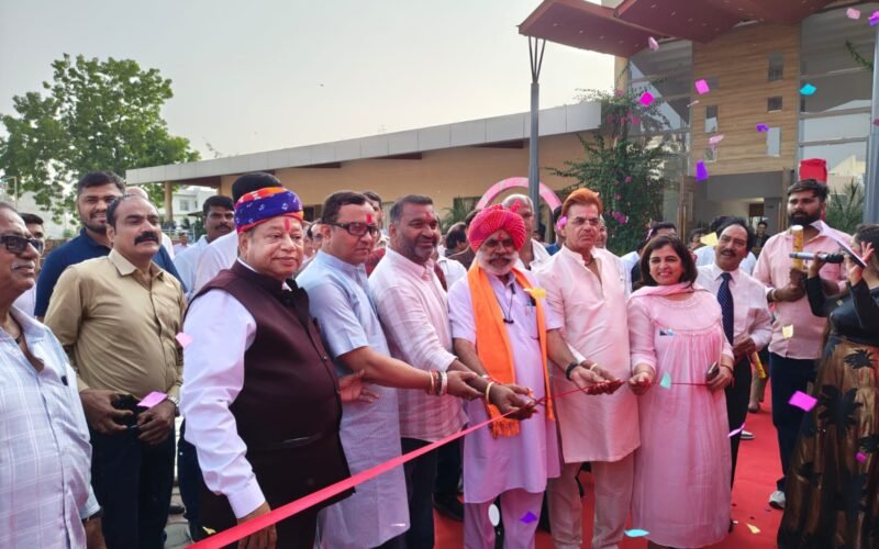 पार्श्वनाथ ट्रावेल्स की उदयपुर—अहमदाबाद बुलेट लग्जरी बस शुरू