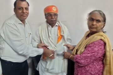 जन्मदिन पर गौसेवा का संकल्प, मंत्री बाबूलाल खराड़ी व विधायक फूलसिंह मीणा ने गौशाला में अर्पित किया हरा चारा-गुड़