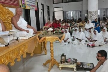 प्रभु की पूजा से पुण्य बढ़ता है, लेकिन आज्ञा पालन और रात्रिभोजन त्याग श्रेष्ठ धर्म : आचार्य मुक्तिसागर सूरीश्वर