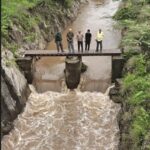 मटमैले  बरसाती  प्रवाह के साथ झीलों में  पहुंच रही भारी सिल्ट व गंदगी  