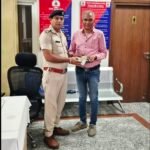 सफाईकर्मी पिंटू की ईमानदारी से लौटा यात्री का नकदी से भरा पर्स, आरपीएफ की तत्परता सराहनीय
