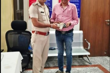 सफाईकर्मी पिंटू की ईमानदारी से लौटा यात्री का नकदी से भरा पर्स, आरपीएफ की तत्परता सराहनीय