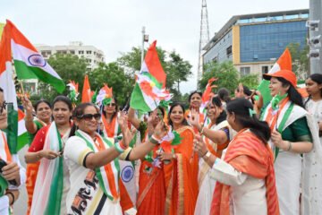 देशभक्ति के  तराना के बीच निकली भव्य तिरंगा  यात्रा