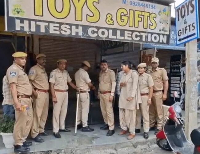 विश्वविद्यालय मार्ग पर यूडीए ने सील की बारह दुकानें