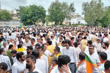 कलेक्ट्री में सुबह से अपराह्न तक रही चुनावी गर्मी, प्रत्याशियों ने पेश किए नामांकन