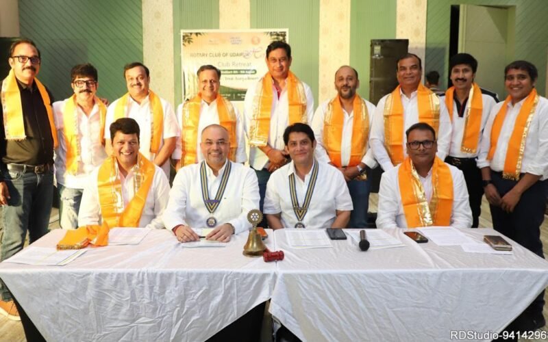 रोटरी क्लब उदयपुर हेरिटेज की नई कार्यकारिणी ने ली शपथ