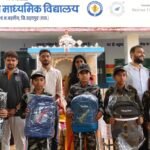 स्वतंत्रता दिवस पर राउंड टेबल इंडिया ने विद्यार्थियों को बांटे स्कूल बैग