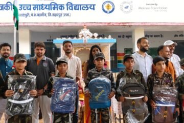 स्वतंत्रता दिवस पर राउंड टेबल इंडिया ने विद्यार्थियों को बांटे स्कूल बैग