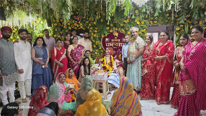 जोगपोल मंडी के नाल उदयपुर स्थित सगस जी बावजी के जन्मोत्सव पर भक्तों की दर्शनों के लिए लगी लंबी कतार