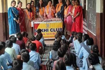 सखी क्लब ने भुजड़ा स्कूल में बांटे पारंपरिक परिधान और भोजन के डिब्बे