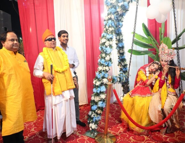 नंद के आनंद भयो’, मटकी फोड़ ने बांधा समां
