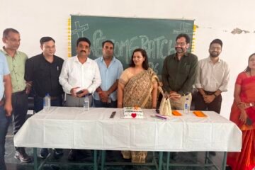 फार्मेसी में शोध-नवाचार पर जोर, नर्सिंग विद्यार्थियों ने किया शिक्षकों का सम्मान
