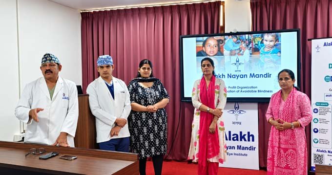 जागरूकता की कमी के कारण देश में 11 लाख लोगों को रोशनी का इंतजार