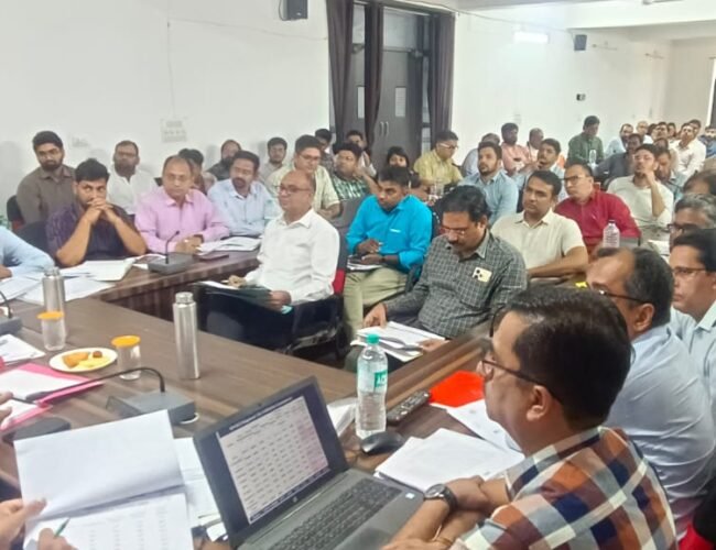 राष्ट्रीय स्वास्थ्य कार्यक्रमो एवं जनकल्याणकारी योजनाओं की हुई समीक्षा