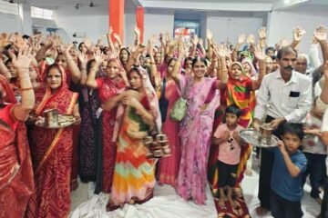 सत्यनारायण भगवान की कथा में गूंजे भक्ति के स्वर, श्रद्धालुओं ने सुनी भगवान की महिमा