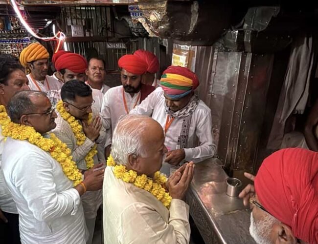 सरसंघचालक डॉ. मोहन भागवत ने चारभुजानाथ के किए दर्शन