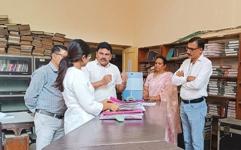 मीडिया प्रकोष्ठ में मॉनिटरिंग व्यवस्थाओं का लिया जायजा