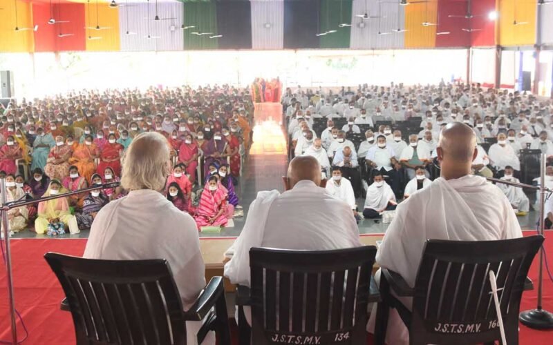 स्वाध्याय से स्वयं की पहचान और जीवन को मिलती है सही दिशाःमुनिश्री