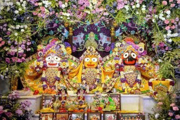 इस्काॅन मे भक्तो का तांता लगा रहा