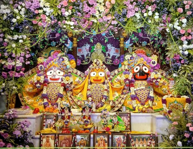 इस्काॅन मे भक्तो का तांता लगा रहा