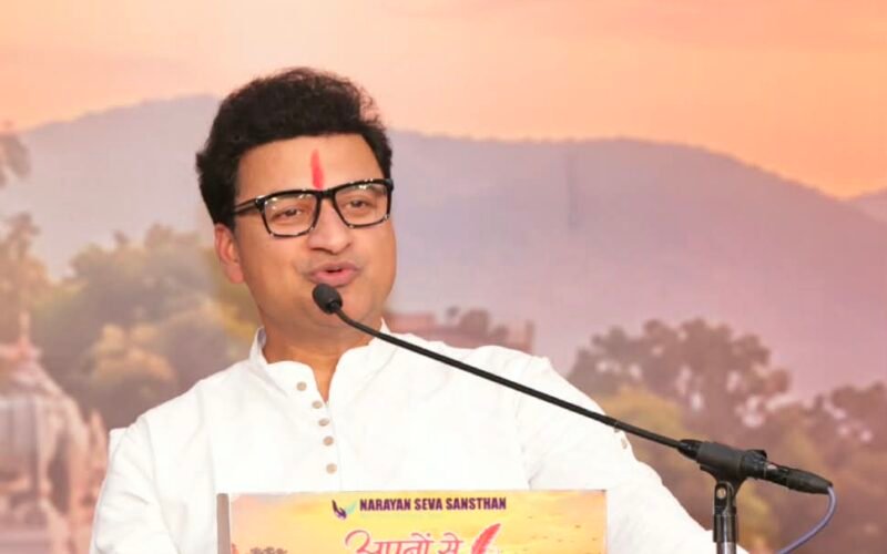 साधनों से नहीं, सही दृष्टि  से मिलती है सफलता : प्रशांत अग्रवाल