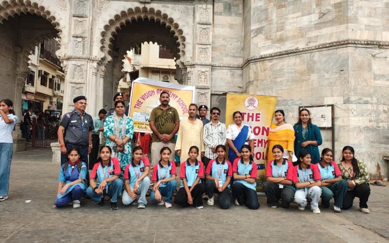 छात्रों ने नुक्कड़ नाटक कर दिया मतदान करने का संदेश
