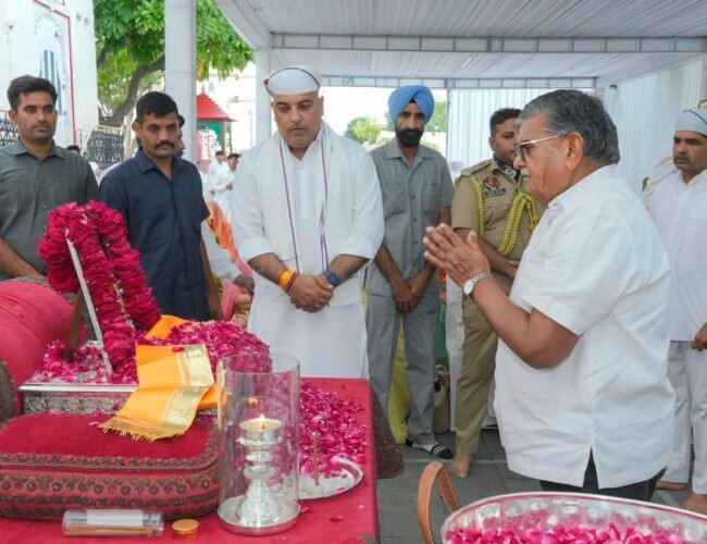 राजमाता साहिबा विजयराज कुमारी मेवाड़ को श्रद्धांजलि अर्पित करने उमड़ा जनसमूह